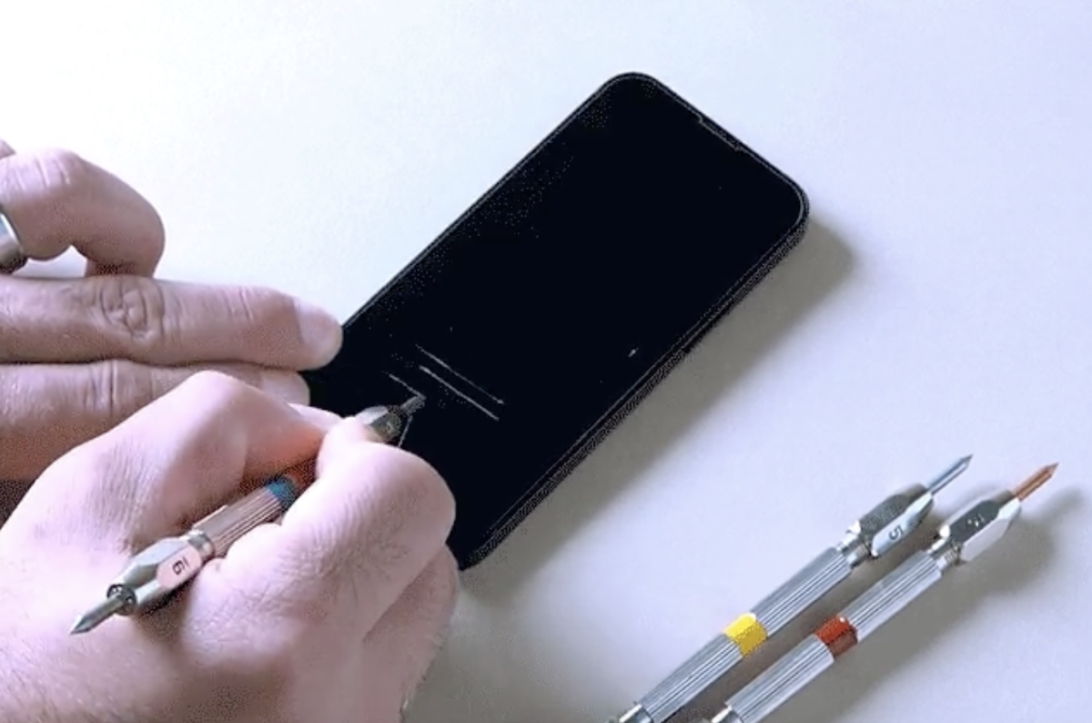 Для измерения твердости защитных стекол нужно использовать набор для определения твердости по шкале Мооса