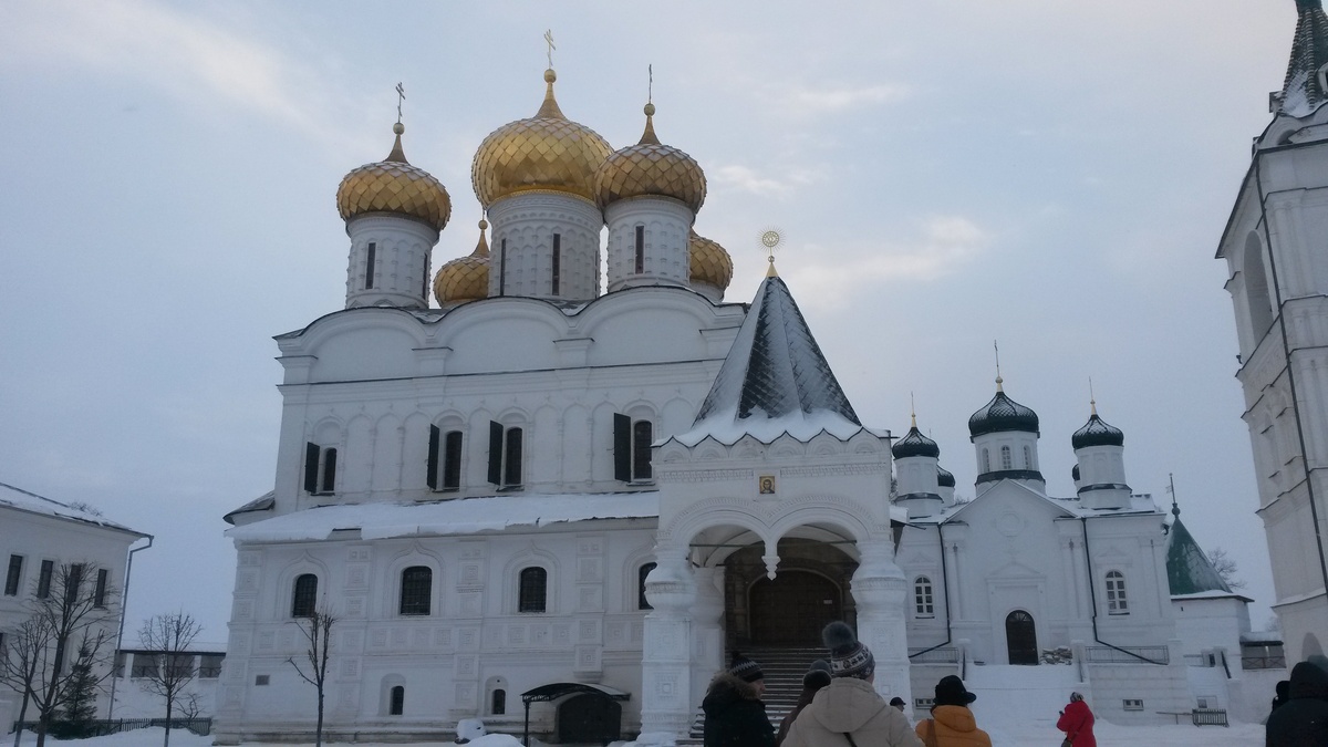 на территории монастыра. январь 2015 года