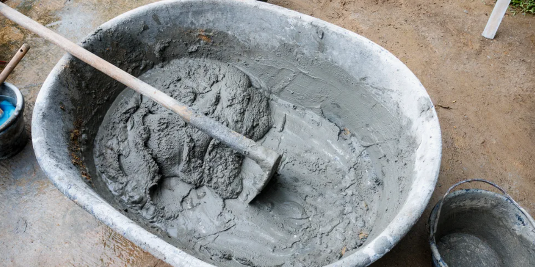 Сосед лил в бетон «Фейри» и испортил стяжку: показываю 3 способа сделать пол в гараже крепче камня