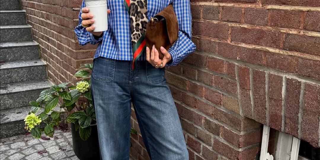 Весна в городе: Идеи нескучных сочетаний с джинсами для женщин 60+