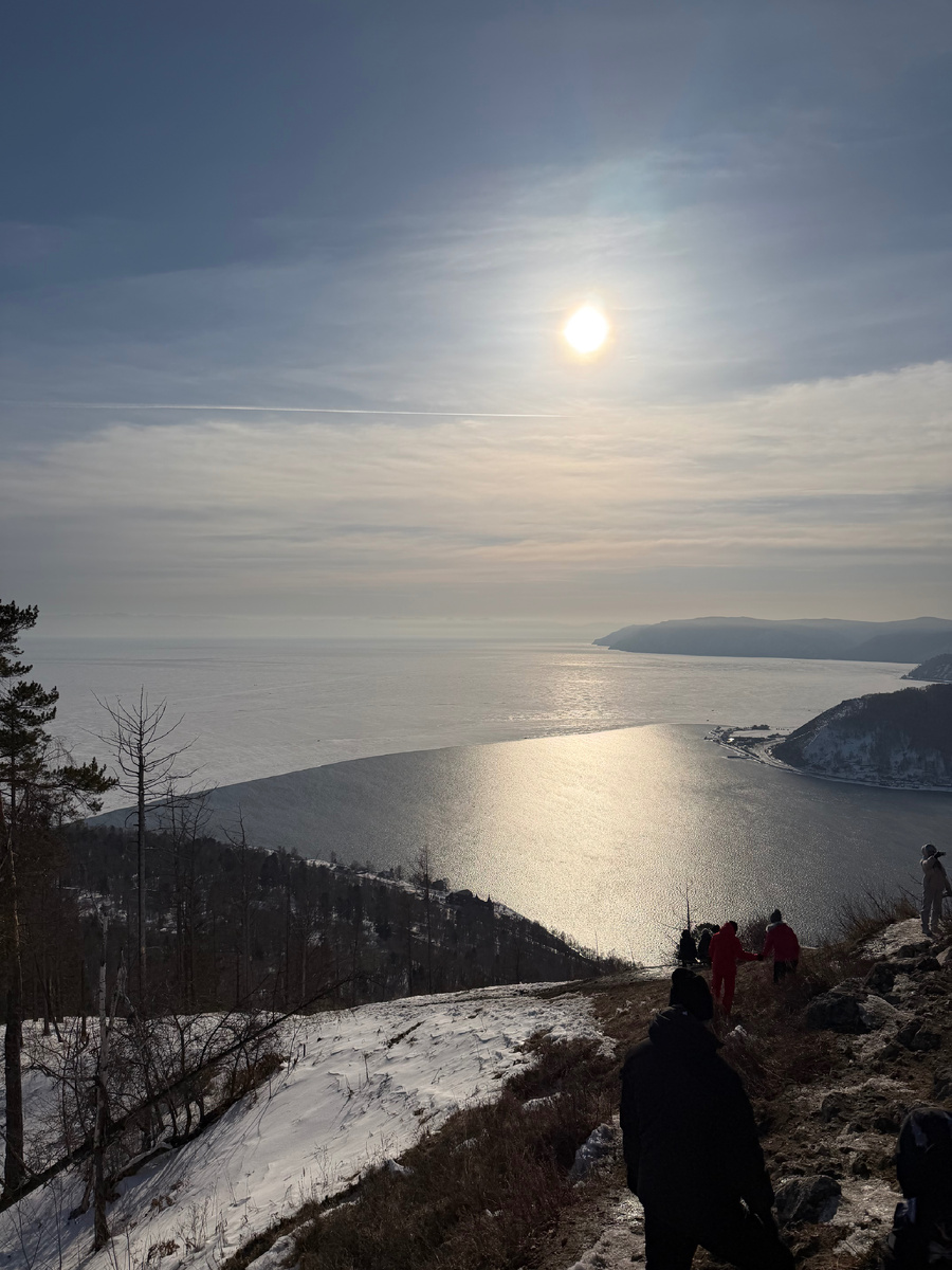 пос. Листвянка, вид с камня Черского, исток Ангары