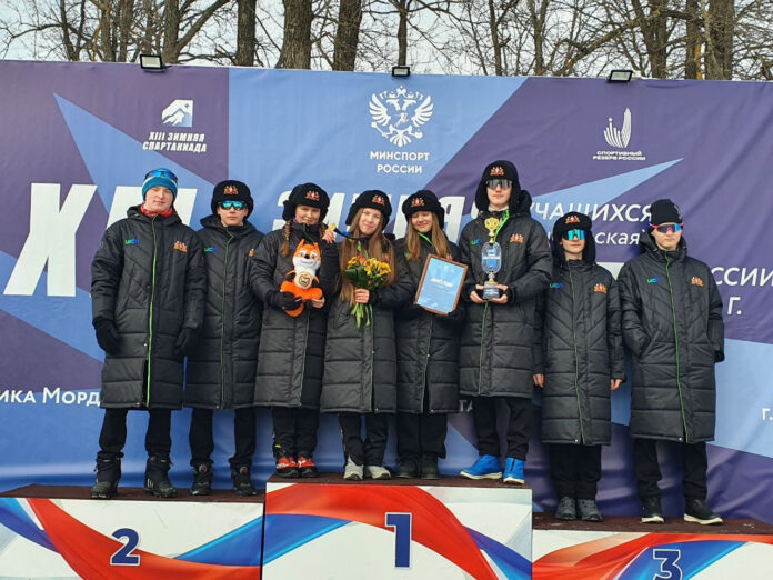 Свердловские биатлонисты с наградами Спартакиады учащихся России. Фото: пресс-служба ЦСП Свердловской области
