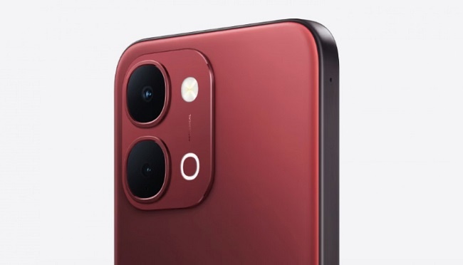 На задней части аппарата находится 50-мегапиксельная основная камера