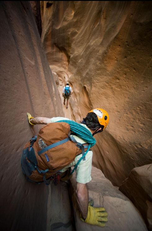 Узкие проходы каньона Blue John Canyon в штате Юта.