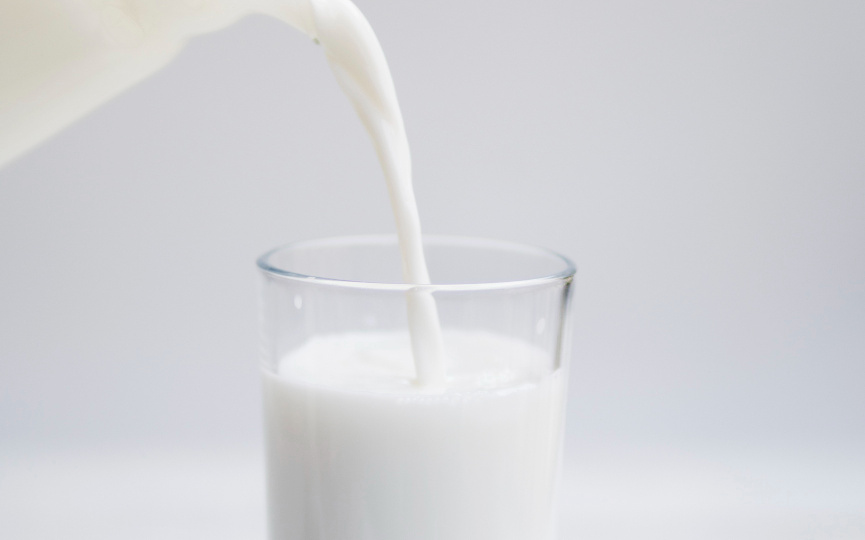 Просрочки больше нет: маркировка сократила продажи опасного молока в 199 раз