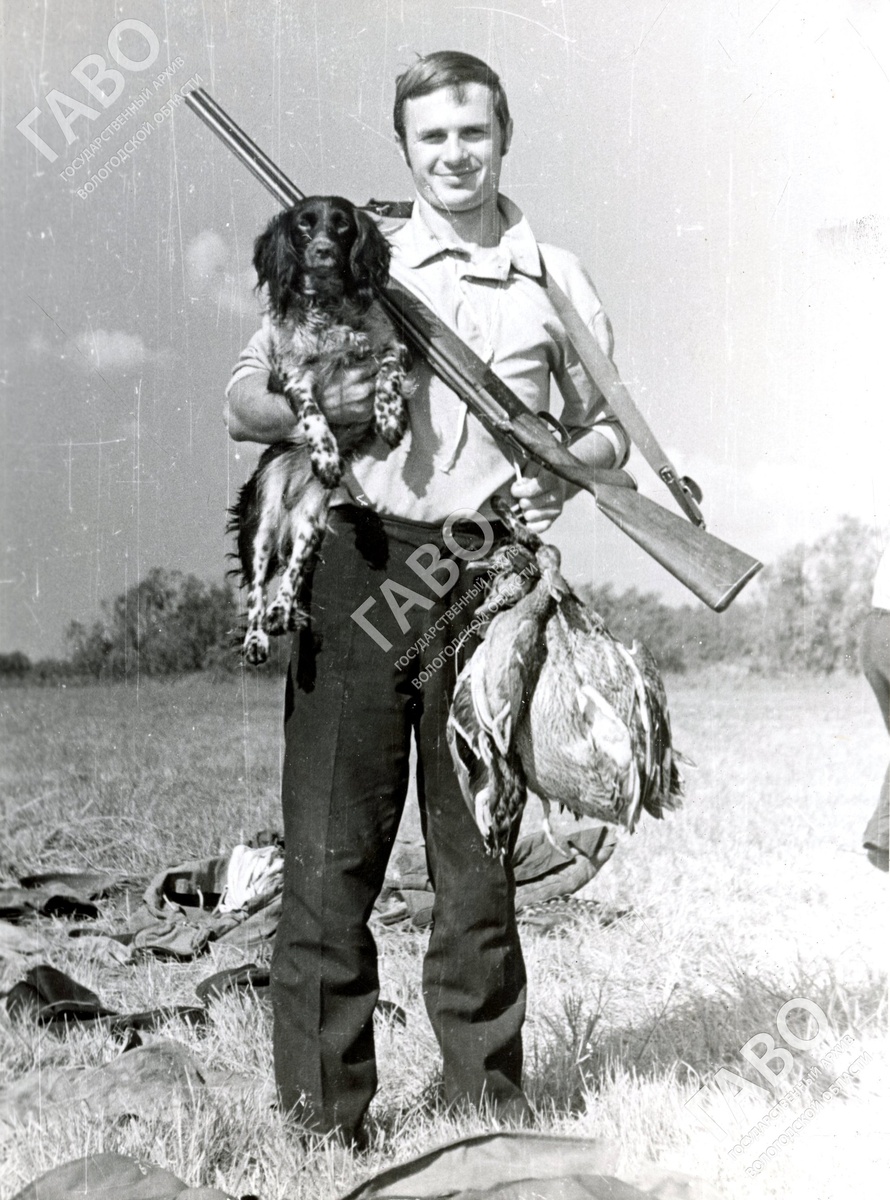 Охотник с трофеями. Сокольский район. 1977 г. Из фондов ГАВО.