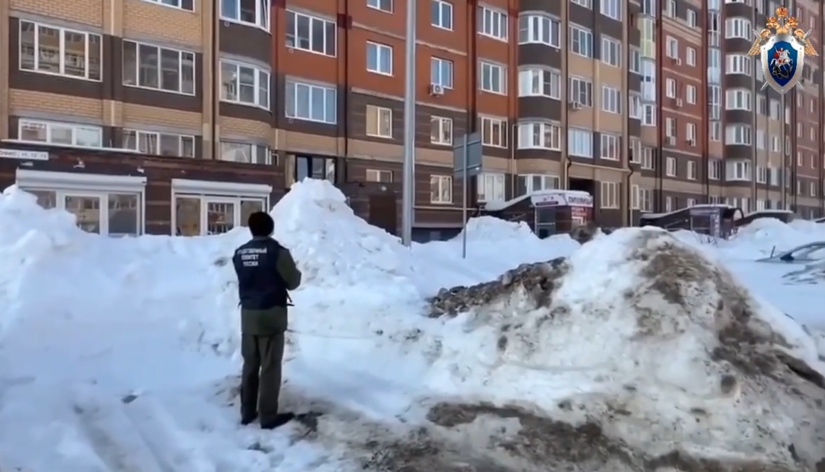    В Марий Эл возбуждено дело после травмирования ребенка при сходе снега с крыши