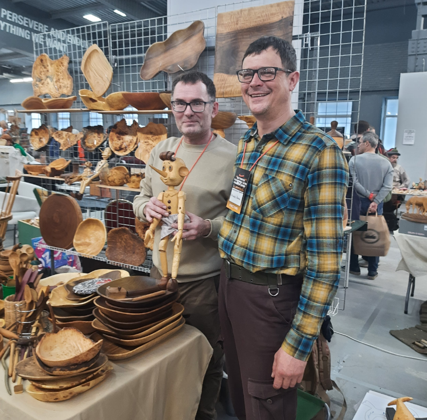 даже трое. еще и Буратино