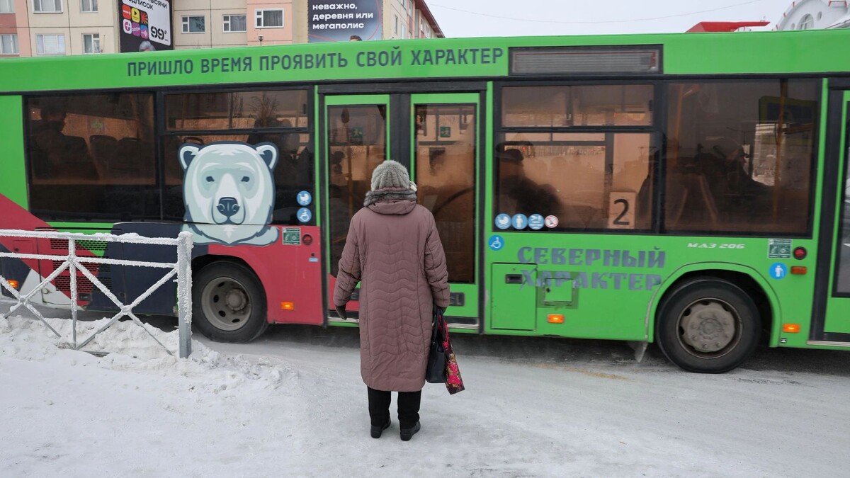    Примерно каждый третий ямалец имеет право на бесплатный проезд в автобусе. Фото: Андрей Ткачёв / "Ямал-Медиа"