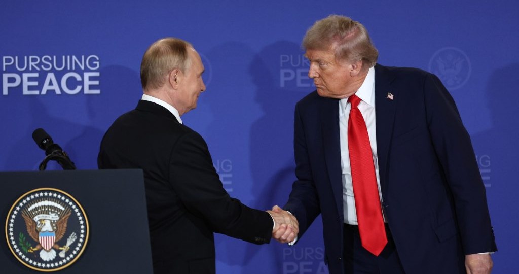 В США открыто говорят о госперевороте в России: Трампа толкают к старым методам борьбы с русскими