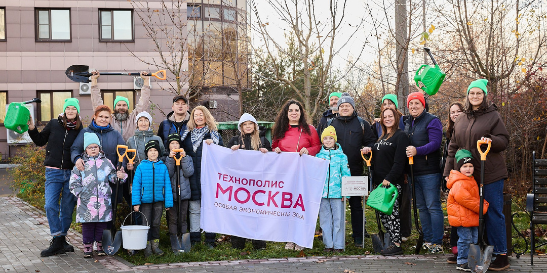 Сад выздоровления: сотрудники ОЭЗ Москвы преобразили двор клиники им. Войно-Ясенецкого