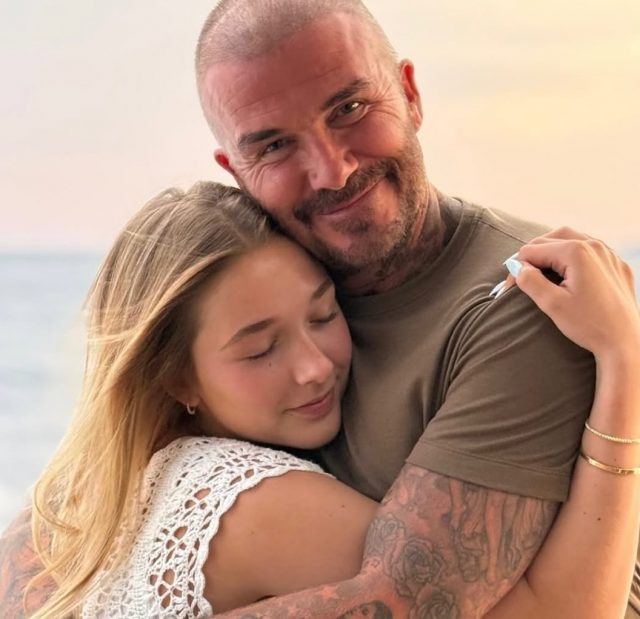    Дэвид Бекхэм с дочерью Харпер. Фото: @victoriabeckham (Instagram*)