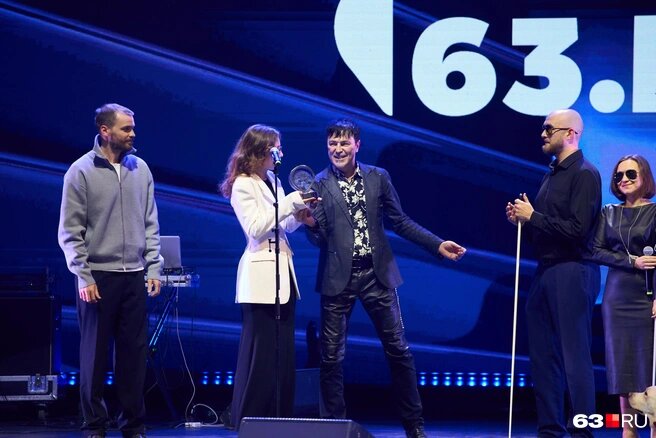 Алексей Потехин вручил награду самой народной кофейне Самары — «Корж»Источник:Роман Данилкин / 63.RU