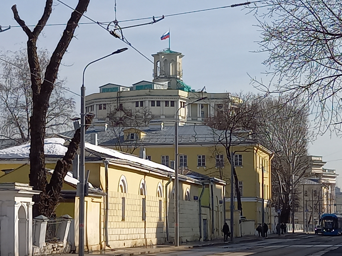 театр Российской Армии (с флагом на крыше)