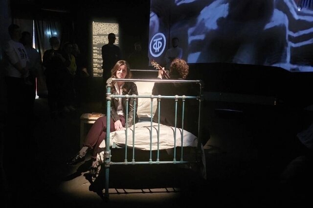    В каждой локации гостей экскурсии ждали и музыка, и визуал. Фото: АиФ в Самаре/ Дмитрий Пархоменко