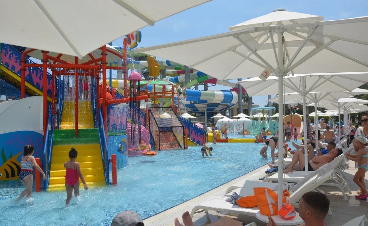    Туристы могут лишиться трети рейсов на главный курорт Турции этим летом