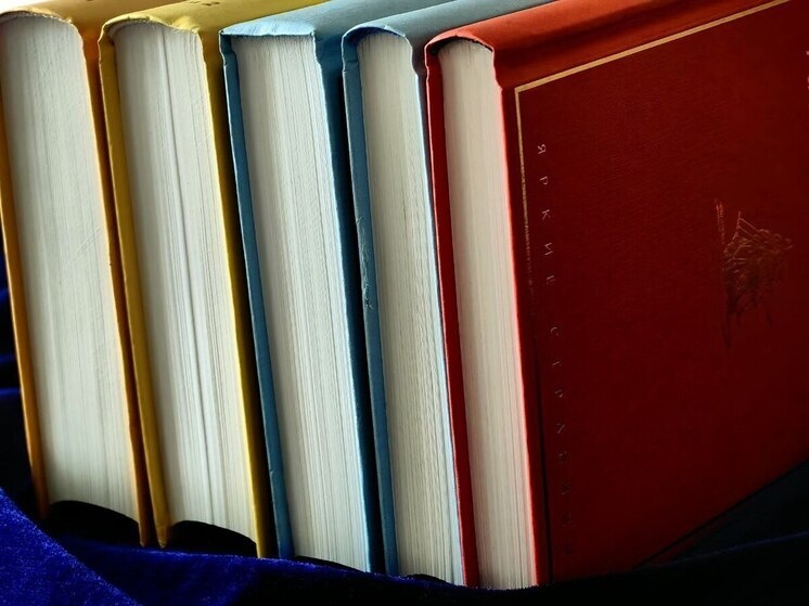     Также россияне предпочитают детективы, романы и прозу. Фото: Архив МК в Великом Новгороде