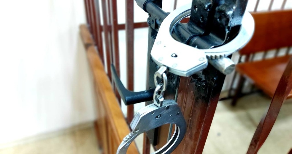 Пьяный отец избивал восьмилетнюю дочь ремнём за испорченные тетради — уголовное дело ушло в суд