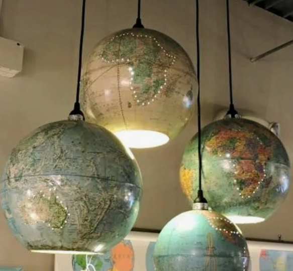 Стильный светильник из старого глобуса