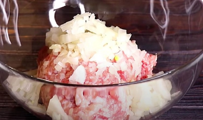 Готовим мясной пирог без теста за 10 минут: секреты сочного и сытного завтрака