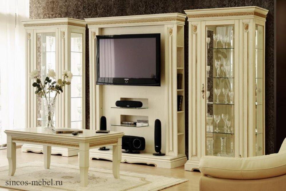 Модульная система в гостиной светлое дерево