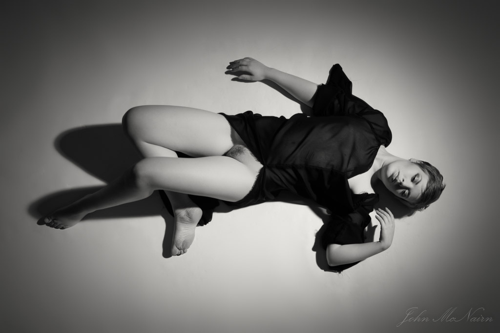 ФОТОРАБОТА В ЖАНРЕ " НЮ " ОТ ФОТОГРАФА ДЖОНА МАКНЕЙРНА / John McNairn /