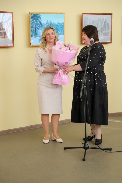        В Клинцах открылась персональная выставка Виктории Коваленко «Клинцы -между прошлым и будущим»