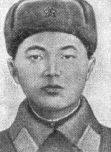   Дуйшенкул Шопоков — один из 28 героев- панфиловцев, остановивших немецкие танки у разъезда Дубосеково 16 ноября 1941 года, что стало ключевым подвигом в защите Москвы от фашистов.