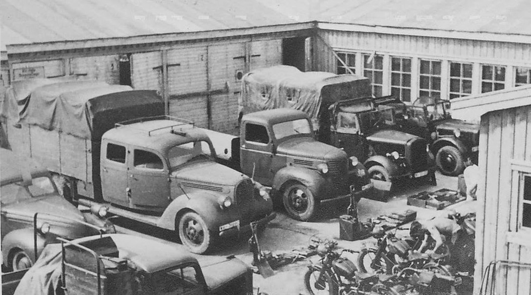 Обратите внимание на Ford G917 с двойной кабиной