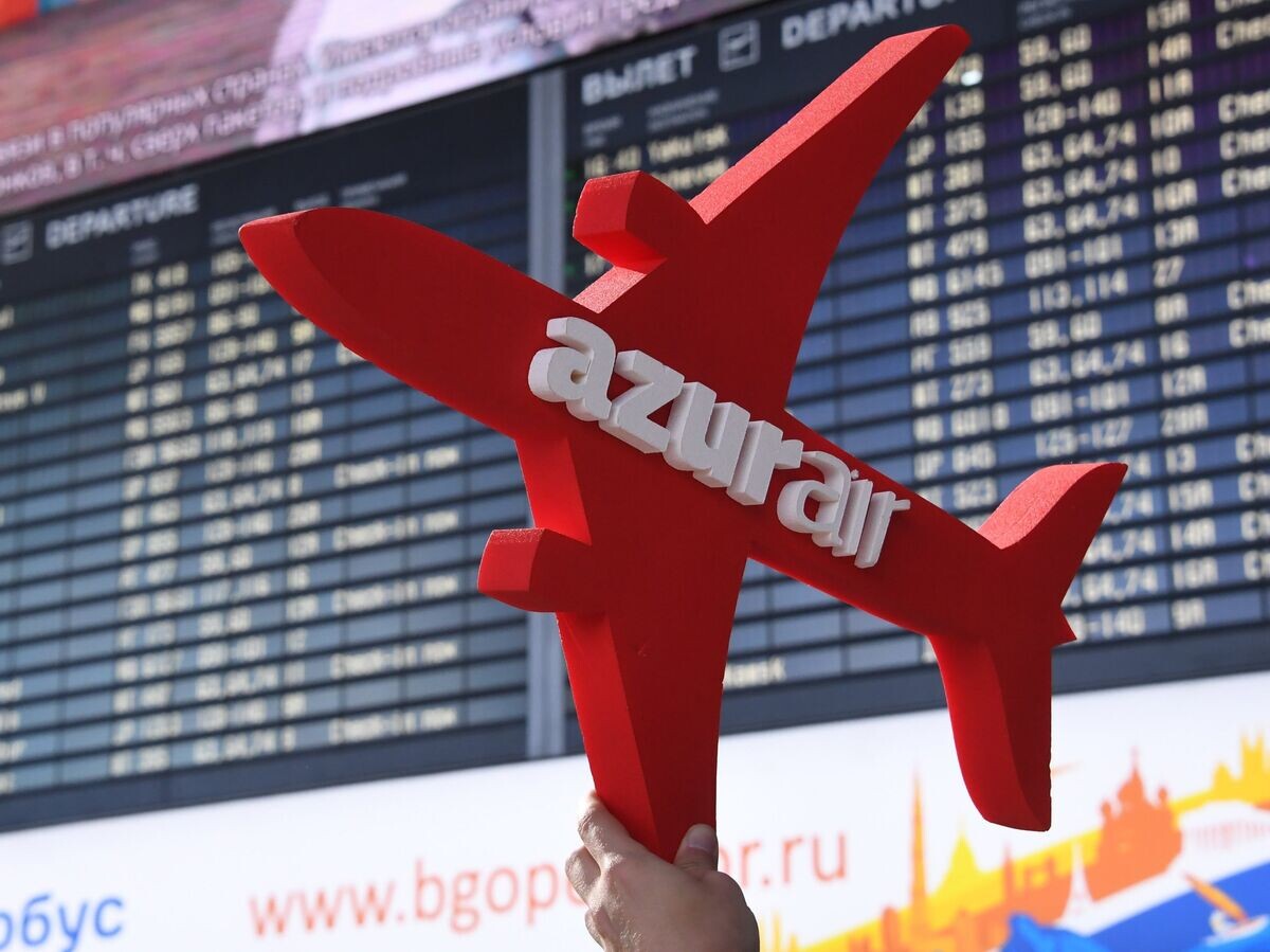    Логотип авиакомпании AZUR air© РИА Новости . Илья Питалев