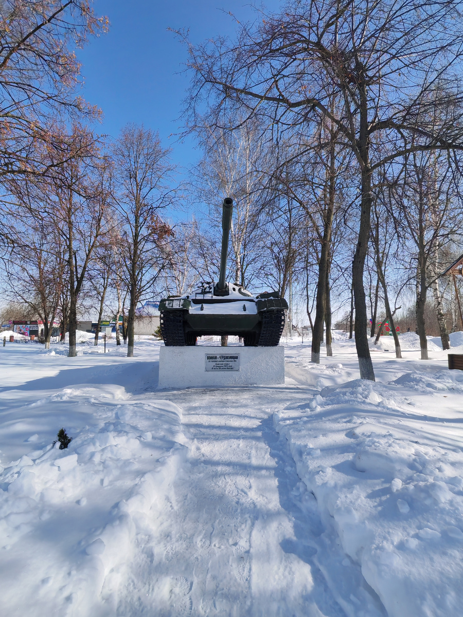 Памятник Танк Т-54. рп Чердаклы Ульяновская область. Фото автора 