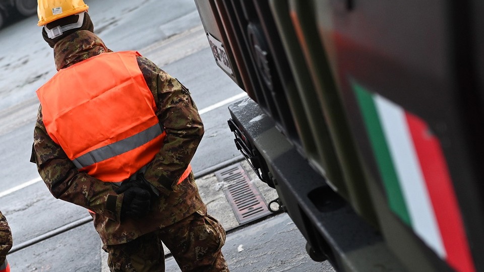 «Это не наша война»: Италия выводит военные контингенты из Ирака и Ливана поле ударов по базе в Эрбиле