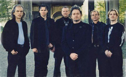 Группа Yes образца 1999 года, слева направо: Стив Хау, Билли Шервуд, Крис Сквайр, Джон Андерсон, Алан Уайт, Игорь Хорошев. Фото Damian Music.