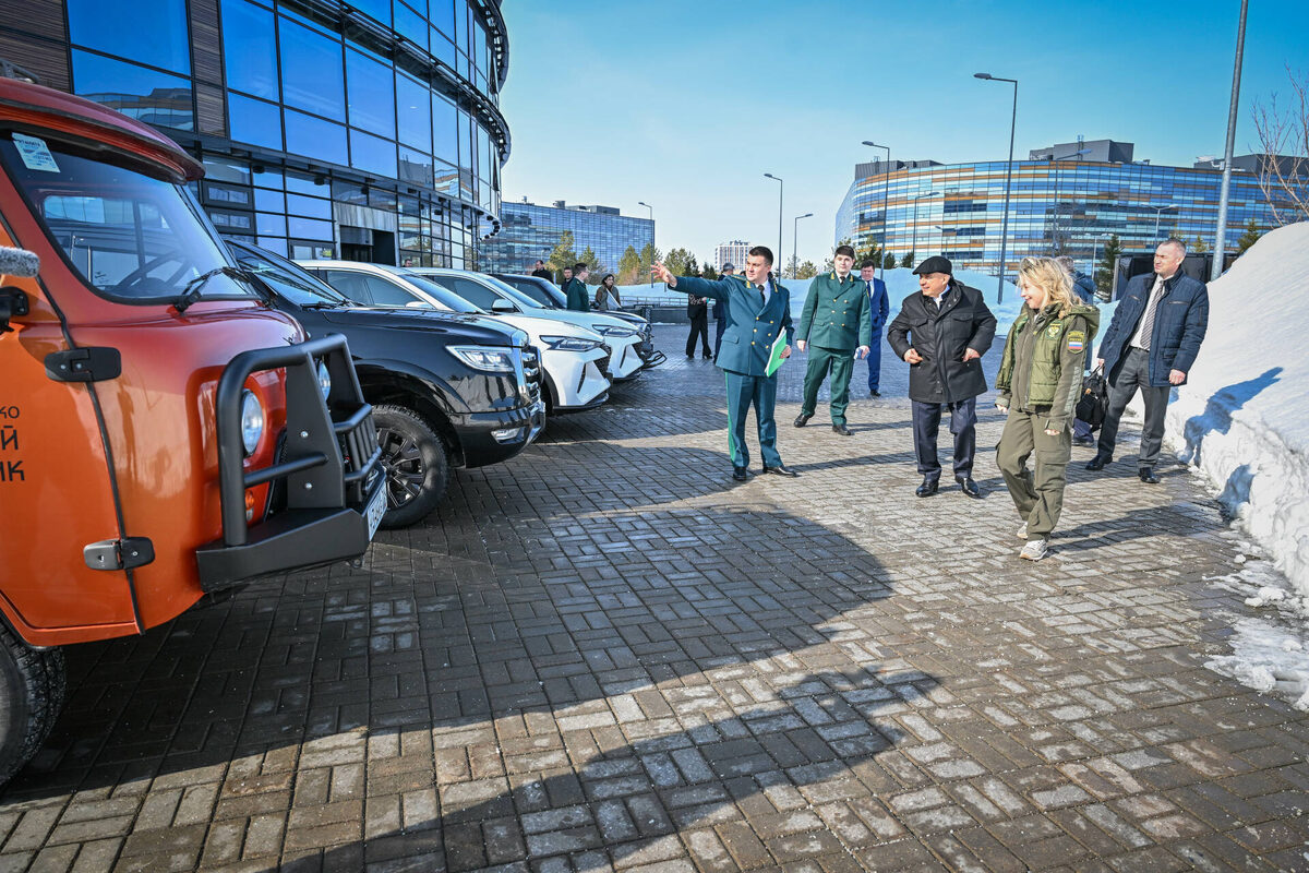 Для участников итогового совещания открылась выставка, посвященная ключевым технологическим и практическим решениям в сфере экологического контроля и обращения с отходамиФото: rais.tatarstan.ru