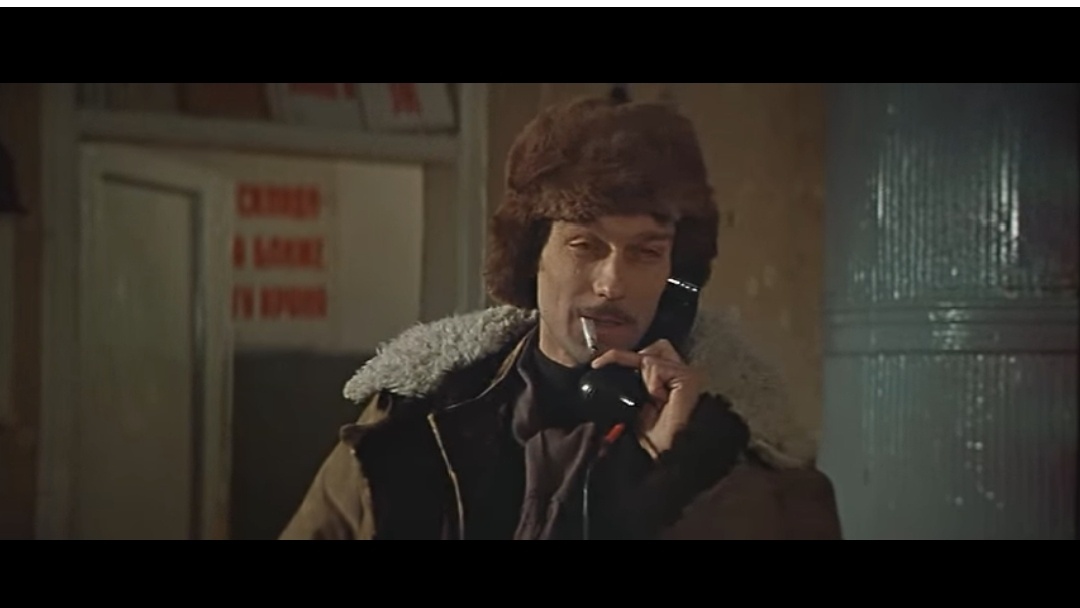 Вот он, одухотворённый и духовный Тихон - с того свету спихан - в драной ушанке, как у почтальона Печкина (Олег Янковский). Просим любить и жаловать! Фильм "Сладкая женщина"(1976 год)