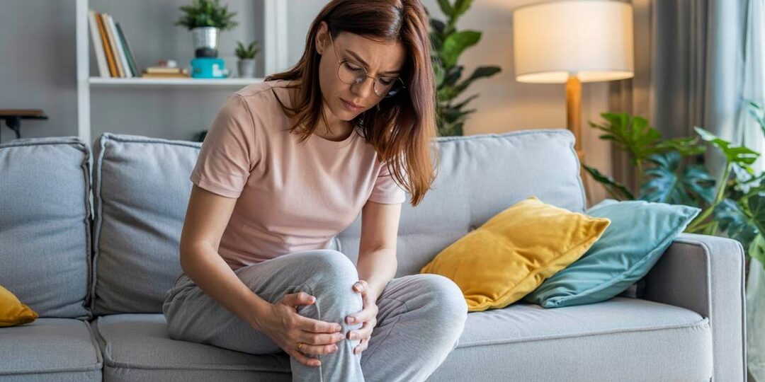 Боль в коленях: возможные причины, симптомы и лечение