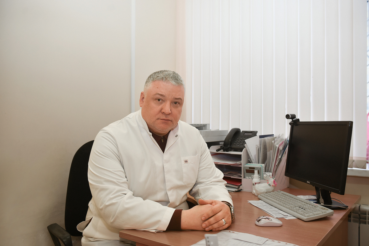 "Если раньше случаи вербовки  несовершеннолетних были единичными, то сейчас речь идет о десятках случаев по  стране, в том числе и в Череповце", - говорит врач-психиатр Юрий Афанасьев.  