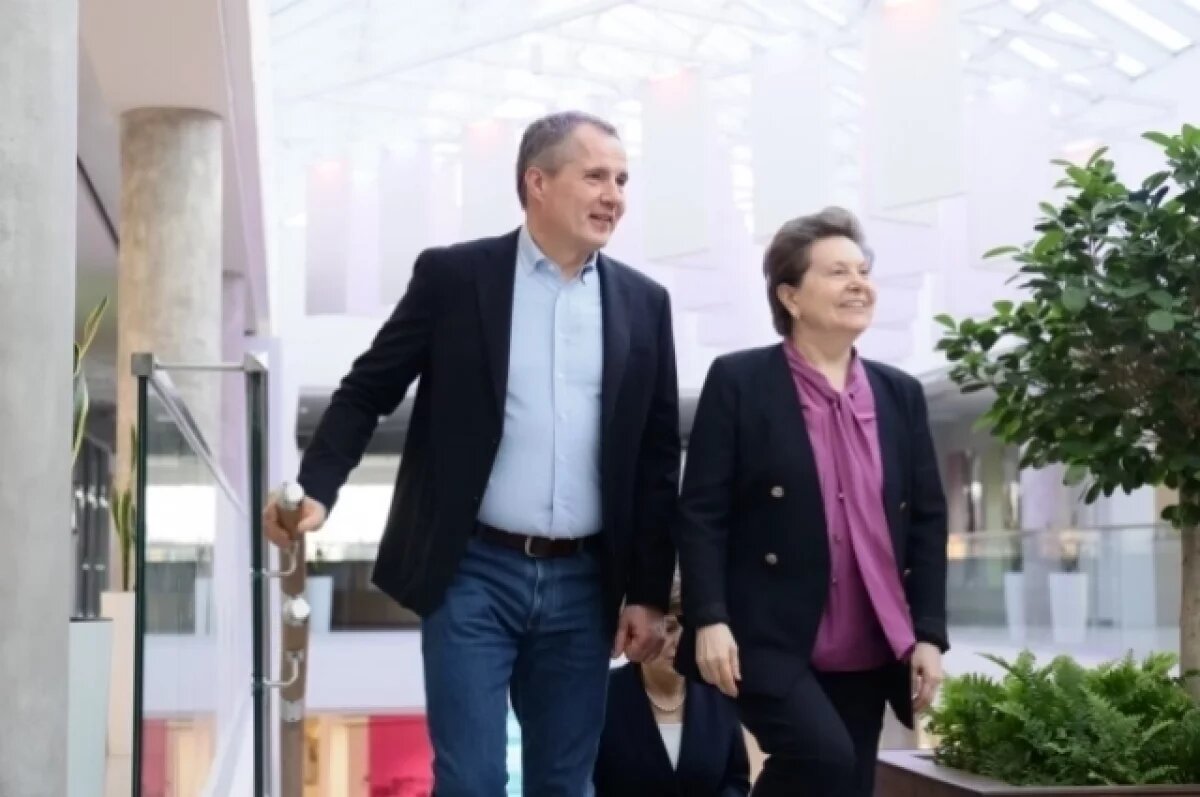    Вячеслав Гладков и сенатор Наталья Комарова посетили «Большую медведицу»