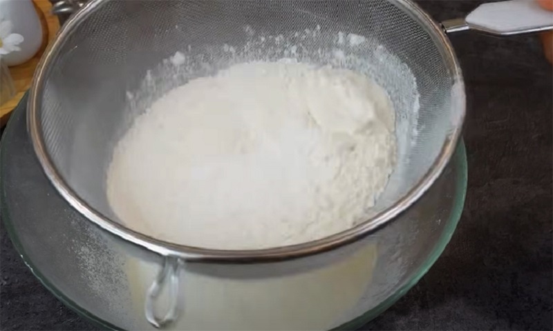 Пышные оладьи на молоке без масла: секреты нежности и вкуса от профессионалов