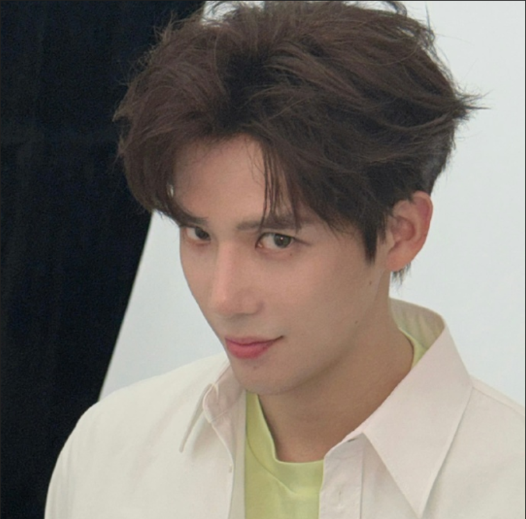 Китайский актер Ван Аньюй.