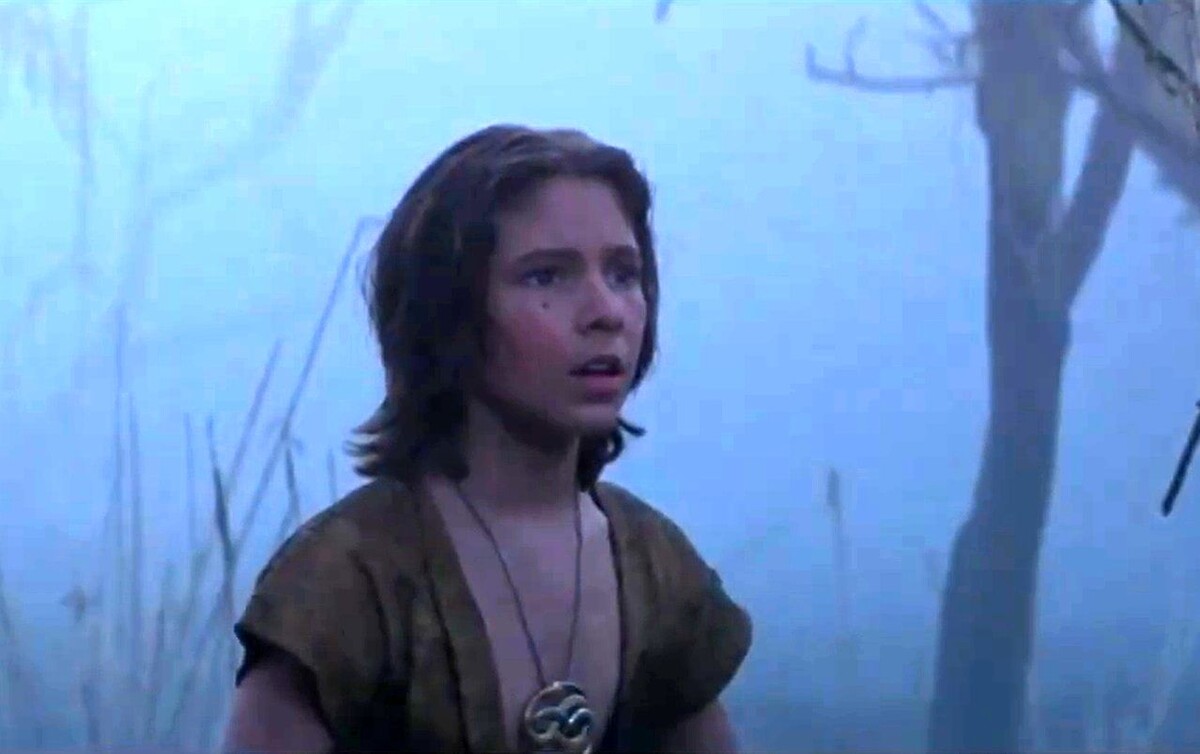 Змея, застывшая на этой воде в метре от... Змея!.. Изображение из к/ф "Бесконечаня история".