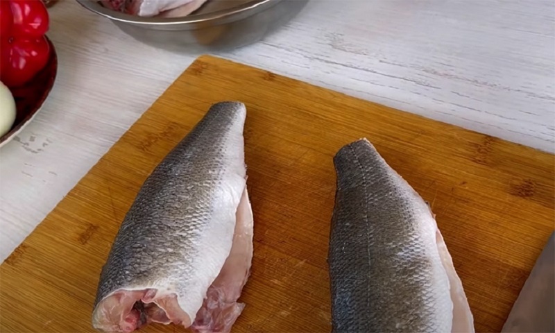 Рыба с овощами без хлопот: секрет простой сковороды, который покоряет вкусом и ароматом