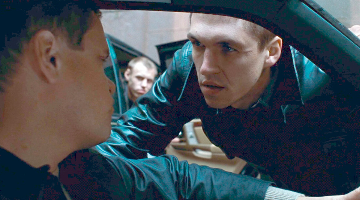 Дмитрий (справа) в фильме "Брат-2"