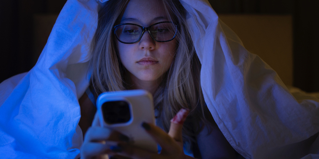 Телефон перед сном и уровень кортизола: неожиданная связь