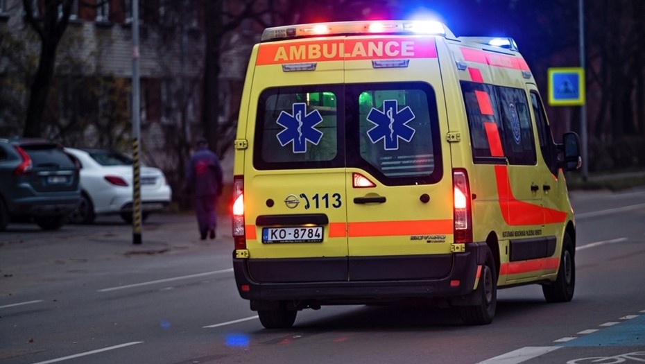    Автомобиль скорой помощи в Риге, Латвия. Автор фото: ako photography / Shutterstock / FOTODOM