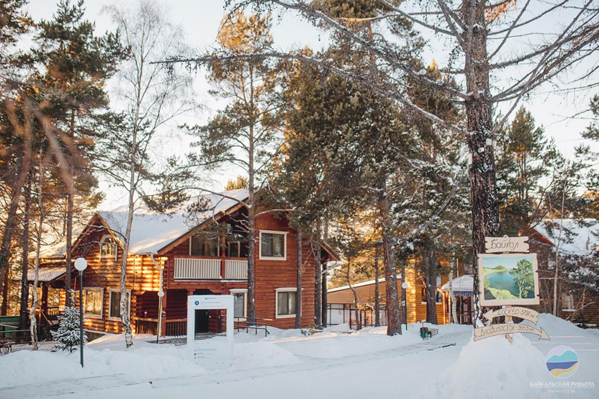 Территория парк-отеля "Байкальская Ривьера"