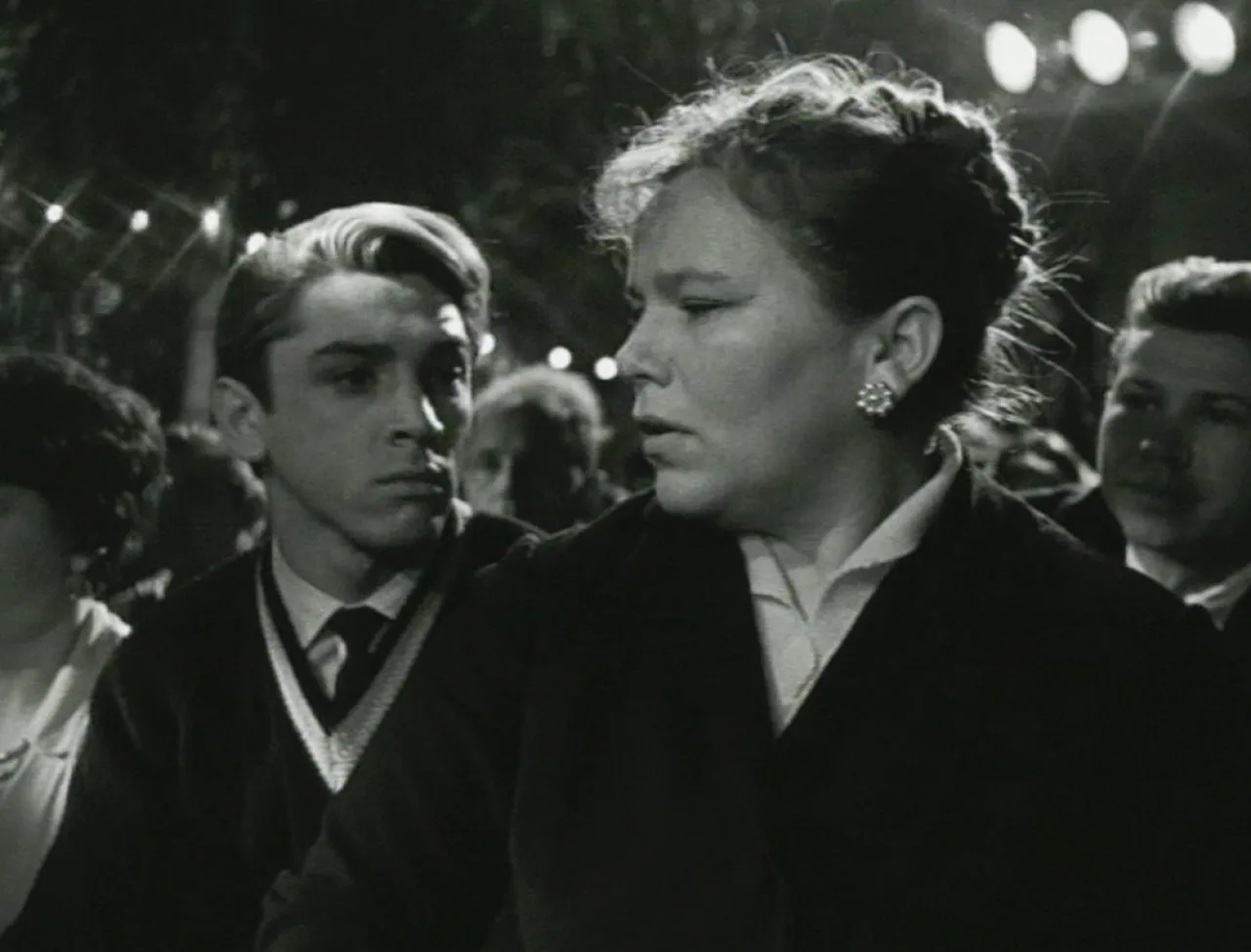 Кадр из фильма "На завтрашней улице" взят для иллюстрации из Яндекс Картинки.