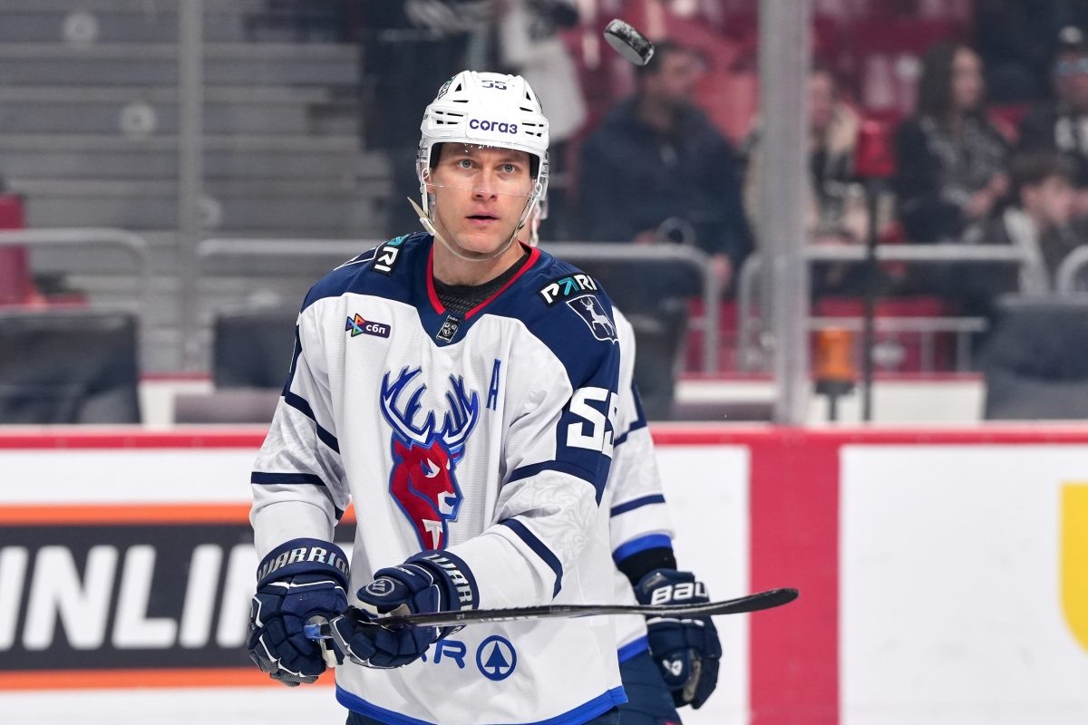    Владимир Ткачёв забросил свою 10-ю шайбу как игрок «Торпедо» (22 очка за 35 матчей)