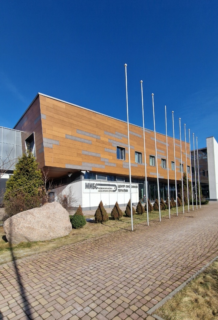 Собственно само здание, где проводят ПЭТ.