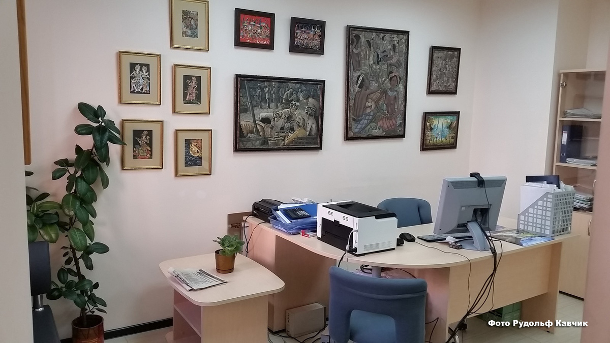 Место секретаря, мой офис на Дыбовского. Фото Рудольф Кавчик.